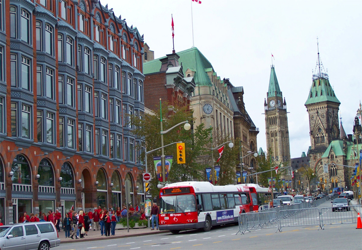 What is the legal gambling age in niagara falls canada